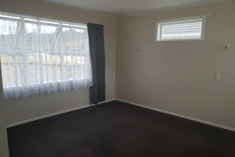 Photo of property in 6 Knox Road, Swanson, Auckland, 0612