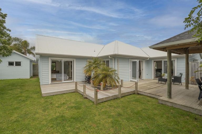 Photo of property in 3 Mermaid Place, Whitianga, 3510
