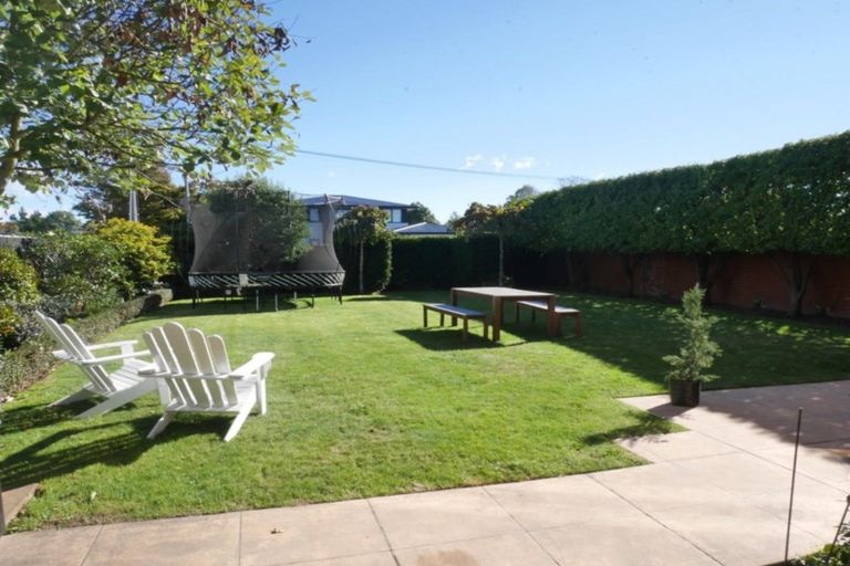 Photo of property in 74 Wai-iti Terrace, Bryndwr, Christchurch, 8052