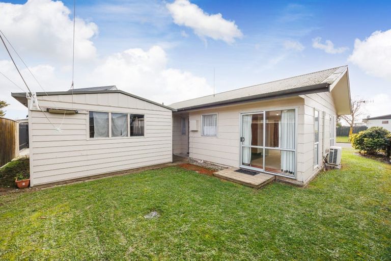 Photo of property in 15 Leander Place, Milson, Palmerston North, 4414
