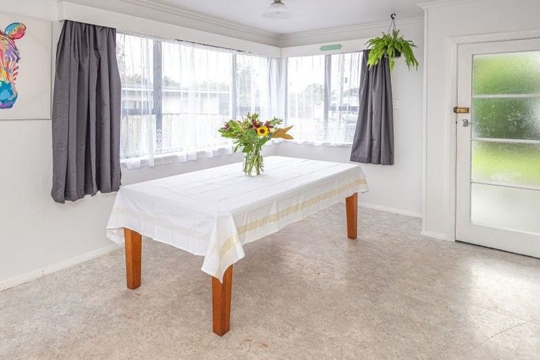 Photo of property in 9 Swiss Avenue, Gonville, Whanganui, 4501