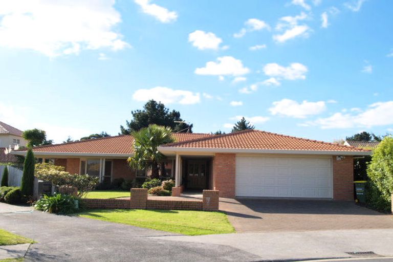 Photo of property in 10 Putter Place, Golflands, Auckland, 2013