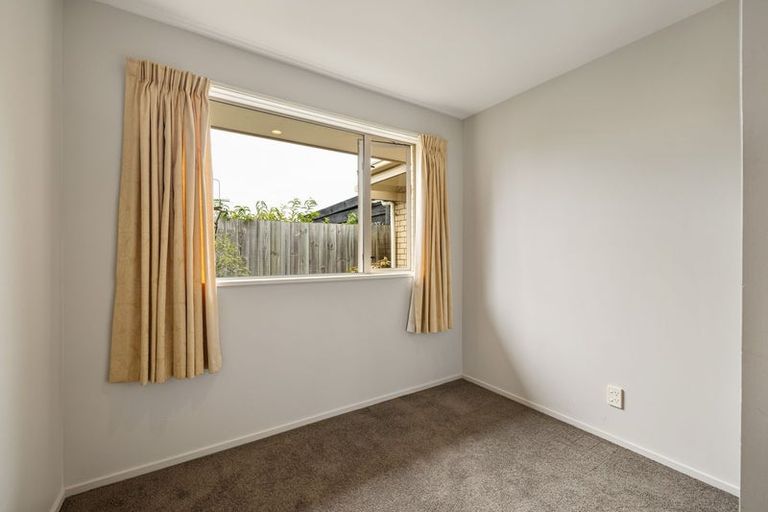 Photo of property in 1a Blue Gum Place, New Brighton, Christchurch, 8083