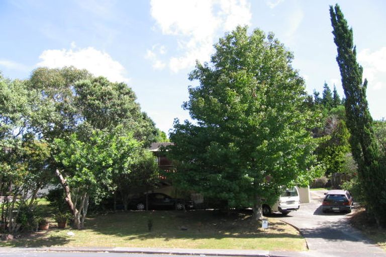 Photo of property in 8 Aralia Road, Sunnynook, Auckland, 0620