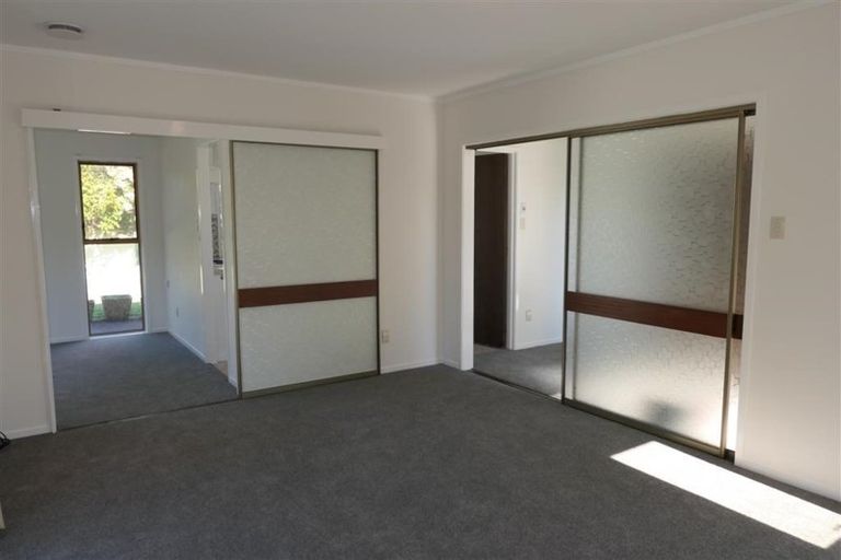 Photo of property in 121 Chivalry Road, Glenfield, Auckland, 0629