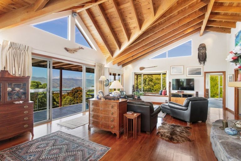 Photo of property in 5447 Christchurch Akaroa Road, Duvauchelle, 7582