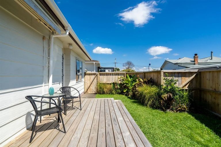 Photo of property in 3/68 Lake Road, Narrow Neck, Auckland, 0624
