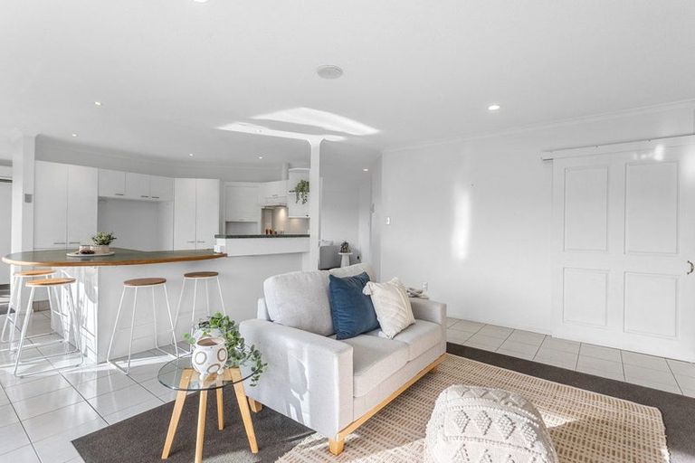 Photo of property in 32 Broadhaven Avenue, Parklands, Christchurch, 8083