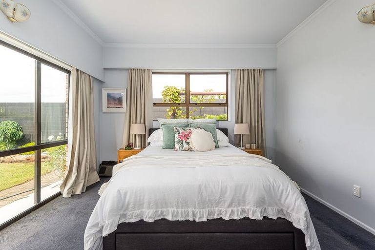 Photo of property in 327 Avonhead Road, Avonhead, Christchurch, 8042