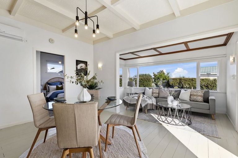 Photo of property in 2/165a Colwill Road, Massey, Auckland, 0614