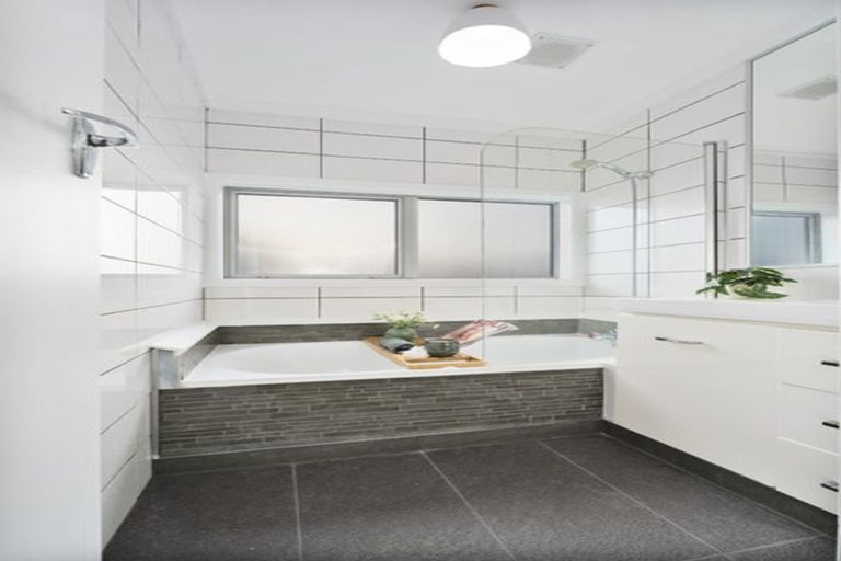 Photo of property in 7/108 West Coast Road, Glen Eden, Auckland, 0602