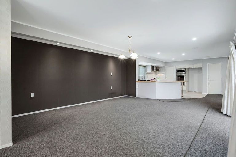 Photo of property in 7 Chica Place, Conifer Grove, Takanini, 2112