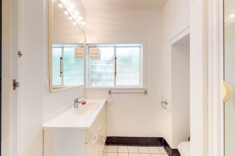 Photo of property in Parkland Flats, 3/51 Adams Terrace, Kelburn, Wellington, 6021