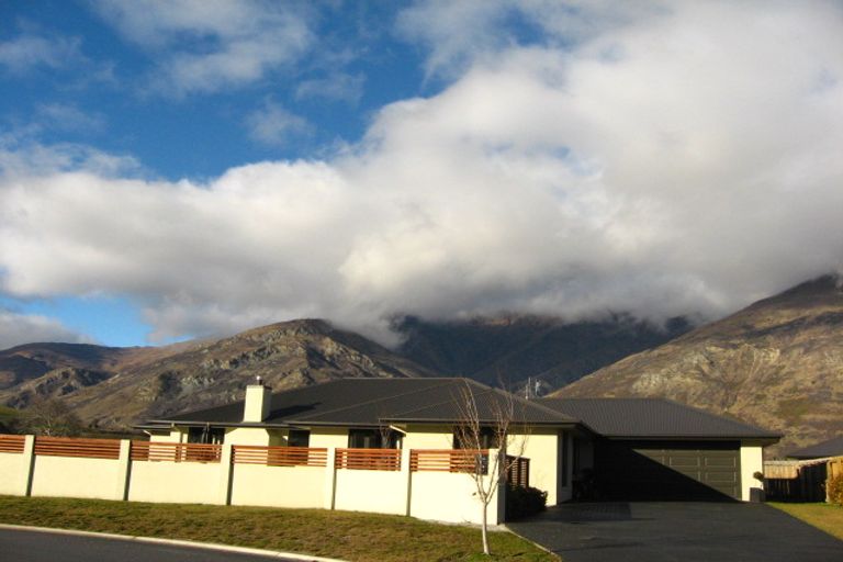 Photo of property in 12 Ada Place, Lake Hayes, Queenstown, 9304