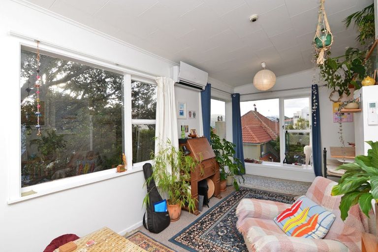 Photo of property in 10 Claremont Grove, Mount Victoria, Wellington, 6011