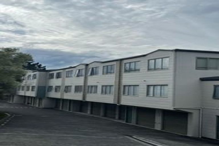 Photo of property in The Haven, 15/120 Beach Haven Road, Beach Haven, Auckland, 0626