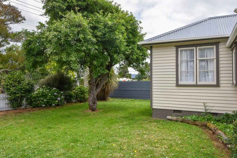Photo of property in 2 Kent Street, Carterton, 5713