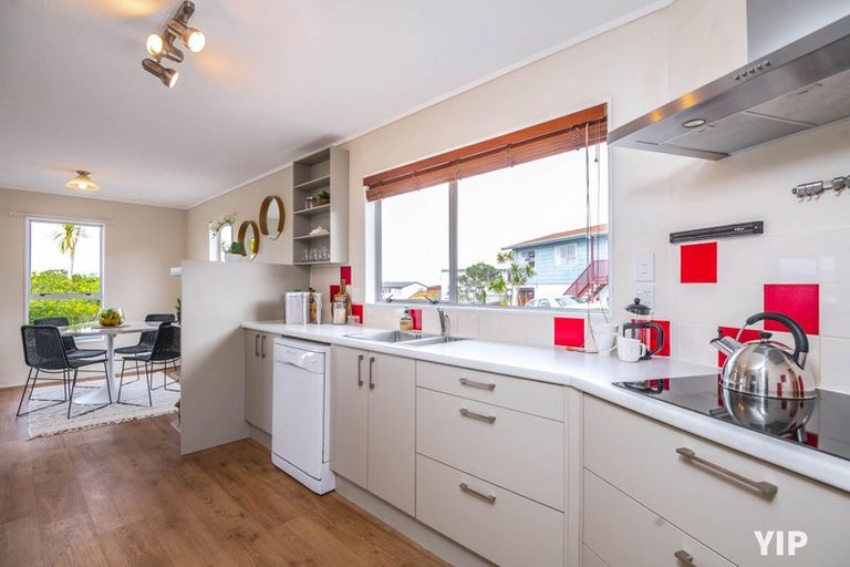 Photo of property in 21 Sunhaven Drive, Newlands, Wellington, 6037