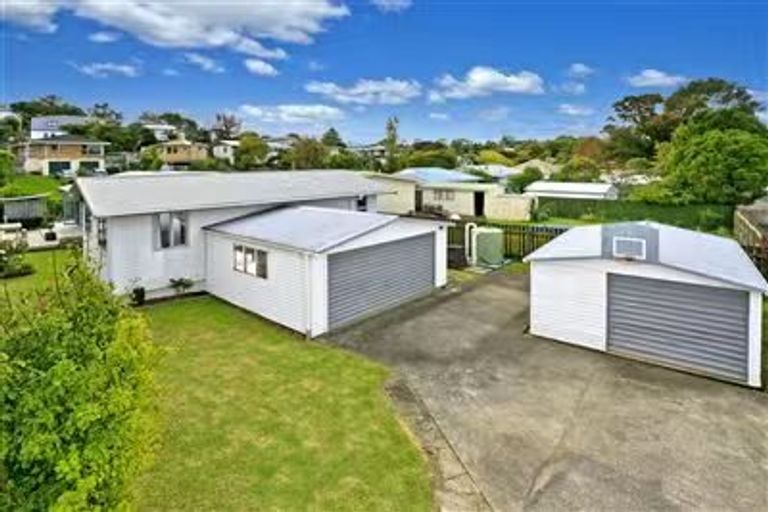 Photo of property in 2 Wykeham Place, Glenfield, Auckland, 0629