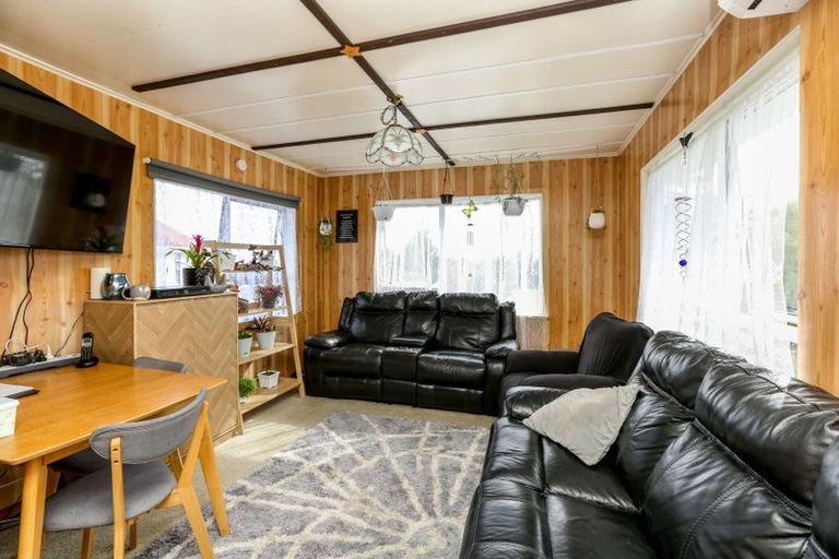 Photo of property in 18 Endeavour Street, Marfell, New Plymouth, 4310