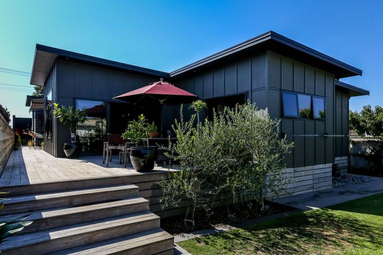 Photo of property in 22 Record Street, Fitzroy, New Plymouth, 4312