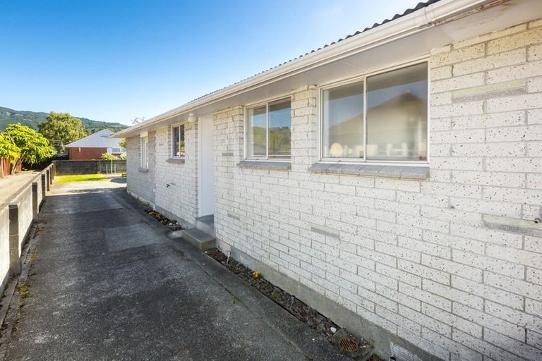 Photo of property in 2/39 Palmer Court, Silverstream, Upper Hutt, 5019