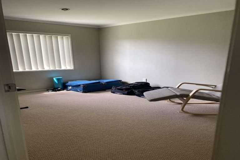 Photo of property in 4 Vicente Place, Oteha, Auckland, 0632