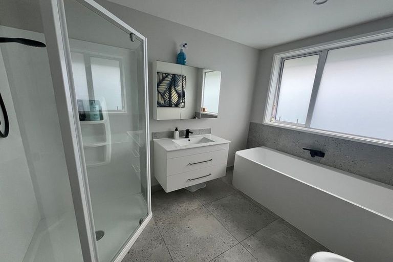 Photo of property in 13 Odlin Lane, Red Beach, 0932