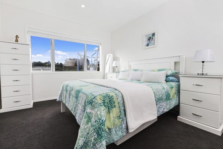 Photo of property in 1 Pae Moana Place, Stanmore Bay, Whangaparaoa, 0932