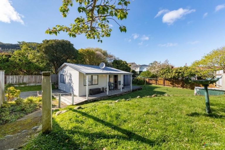 Photo of property in 6a North Street, Tawa, Wellington, 5028