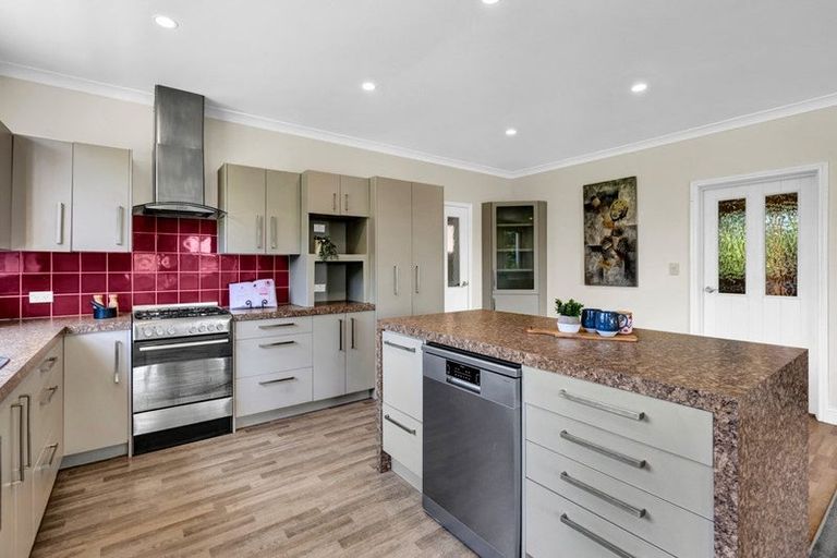 Photo of property in 116 Paraite Road, Paraite, New Plymouth, 4373