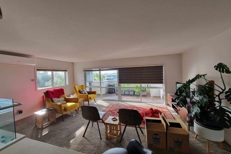 Photo of property in 6b Binsted Road, New Lynn, Auckland, 0600