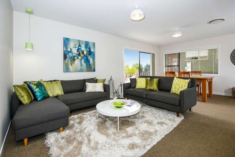 Photo of property in 72 Highland Park Drive, Highland Park, Auckland, 2010
