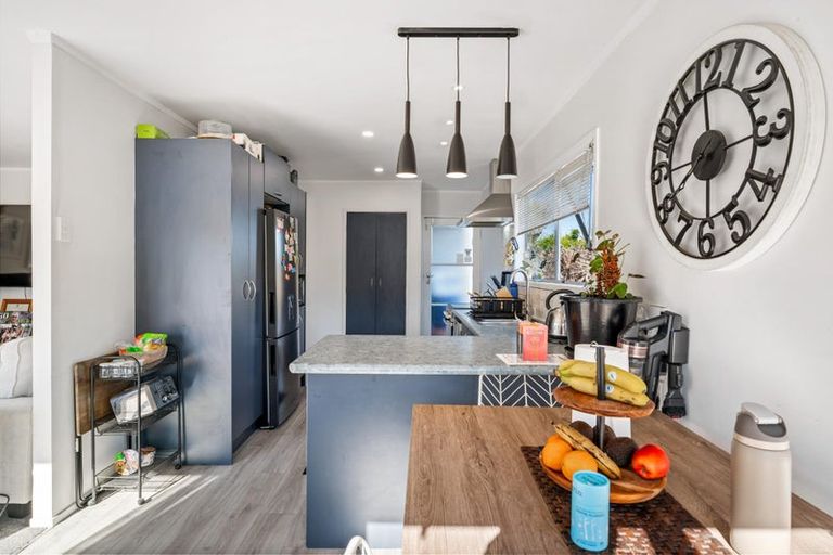 Photo of property in 44 Zita Maria Drive, Massey, Auckland, 0614