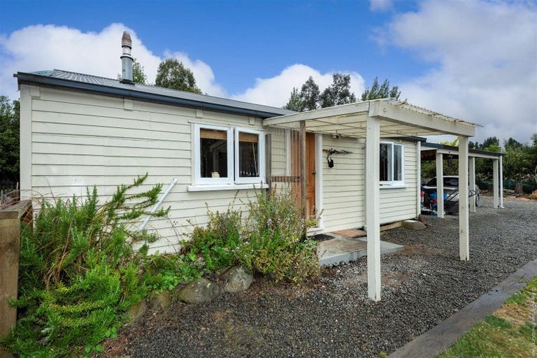 Photo of property in 217 Whitecliffs Road, Whitecliffs, Coalgate, 7673