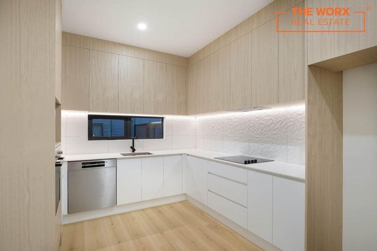 Photo of property in 114a Carnoustie Drive, Wattle Downs, Auckland, 2103