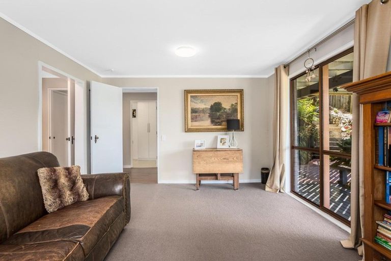 Photo of property in 2 Mizzen Place, Whitby, Porirua, 5024