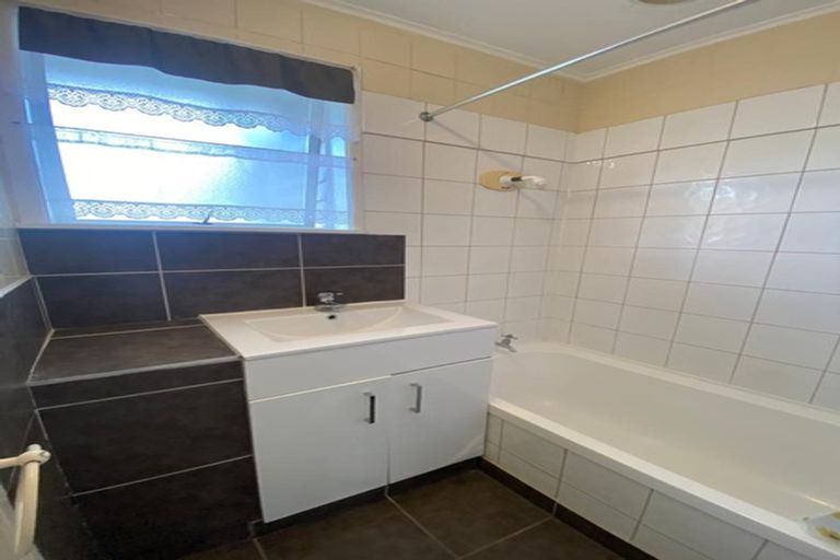 Photo of property in 52 Hobart Crescent, Wattle Downs, Auckland, 2103