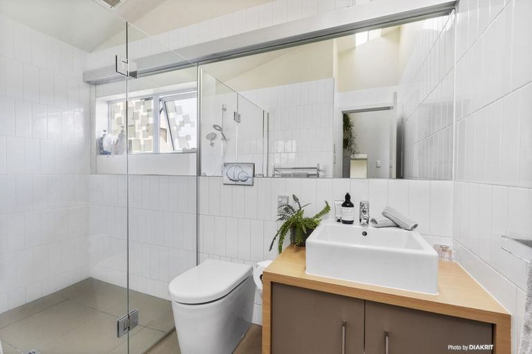 Photo of property in 6 Zaida Way, Maupuia, Wellington, 6022