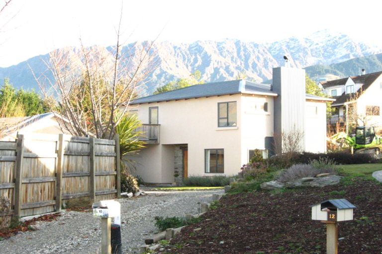 Photo of property in 10 Larch Court, Kelvin Heights, Queenstown, 9300