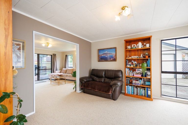 Photo of property in 46 Chatsworth Place, Highbury, Palmerston North, 4412