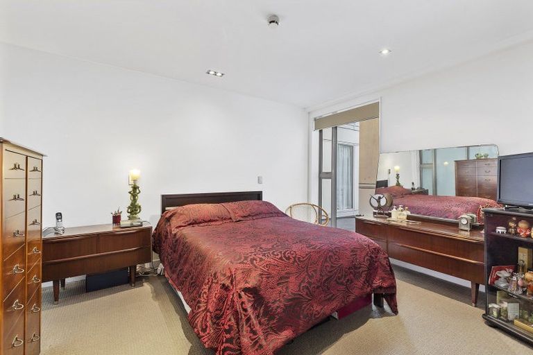 Photo of property in Portal Apartments, 1c/42 Cable Street, Te Aro, Wellington, 6011