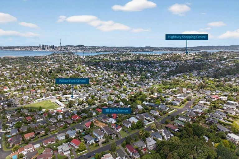 Photo of property in 98 Eban Avenue, Hillcrest, Auckland, 0627