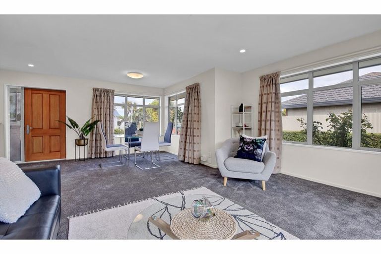 Photo of property in 1/36 Tuckers Road, Redwood, Christchurch, 8051