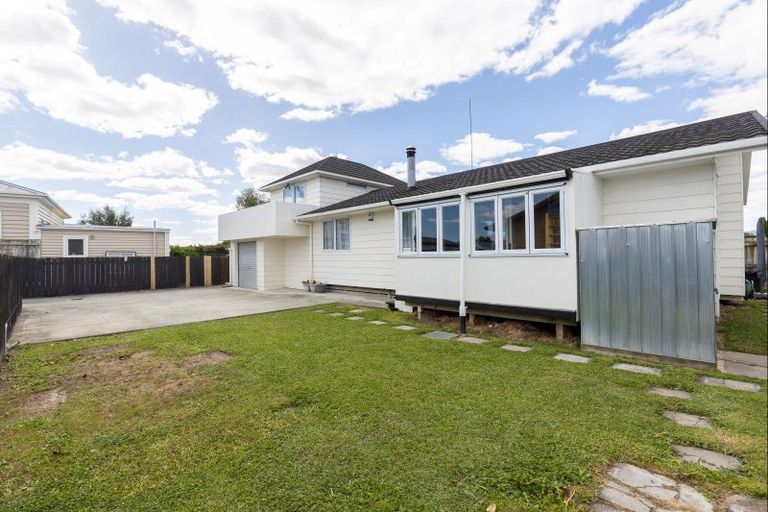Photo of property in 11 Perrin Place, Kelvin Grove, Palmerston North, 4414