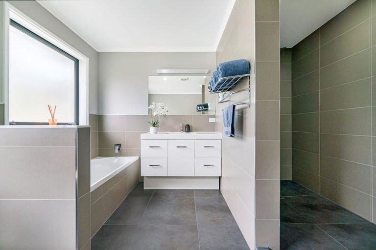 Photo of property in 165b Oraha Road, Kumeu, 0892