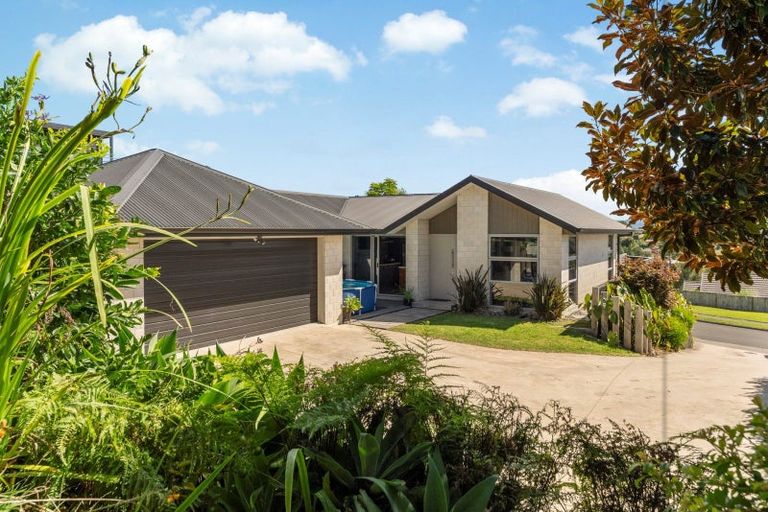 Photo of property in 5 Greenvale Place, Welcome Bay, Tauranga, 3112