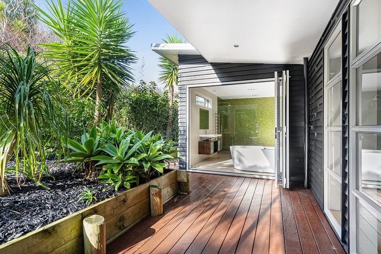 Photo of property in 1091 Whangaparaoa Road, Tindalls Beach, Whangaparaoa, 0930