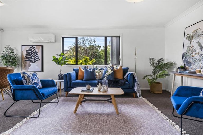 Photo of property in 43a Stewart Drive, Newlands, Wellington, 6037