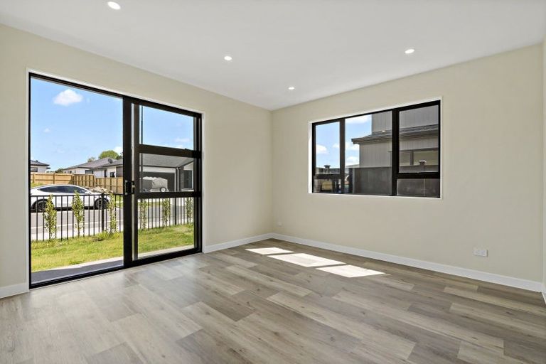 Photo of property in 18 Cara Avenue, Kumeu, 0810